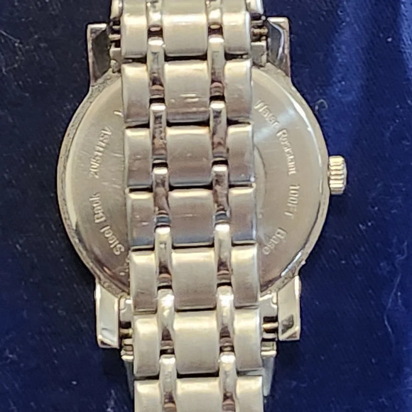 Armitron water resistant mens watch - Picture 4 of 8